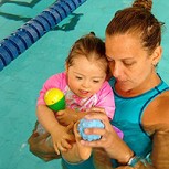 Madre chilena creó programa de natación para niños con síndrome de Down: Ser feliz en el agua