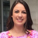 Lucy Martin, la famosa presentadora del tiempo sin una mano que brilla en la BBC