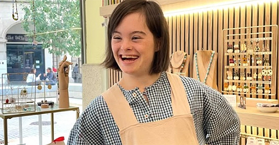 Carmela: La inspiradora historia de una joven con s&iacute;ndrome de Down que conquist&oacute; con sus joyas incluso a la Princesa Leonor