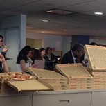 Pizza en la redacción: Sorpresiva muestra solidaria de periodistas del Chicago Tribune al Boston Globe