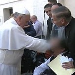 Impactante video muestra cómo el Papa exorciza a un niño