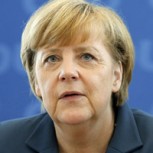 Gran susto de Ángela Merkel: Drone le interrumpió discurso