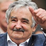 Video: Periodista fuma marihuana con Presidente Mujica y se vuelve viral