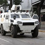 Tanqueta de policía venezolana arrolló a manifestantes: Chocante video