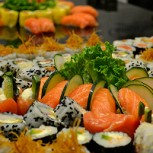 Triatleta es vetado de restaurante tenedor libre: Se comió 100 platos de sushi