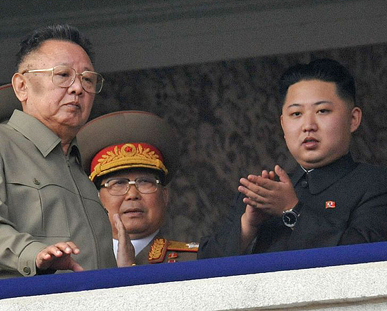 Kim Jong Il junto a Kim Jong i.l