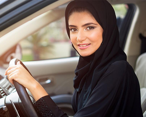 Desde 2018 las mujeres pueden conducir vehículos en Arabia Saudita. La sociedad va avanzando paulatinamente.