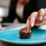 Estudio revela las razones que nos llevan a comer y compartir comida en la oficina