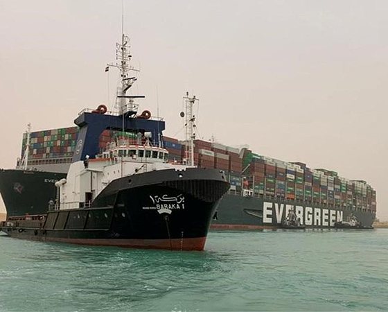 El Canal de Suez es una vía marítima estratégica clave para el comercio mundial.