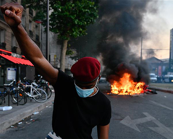 Muchas protestas incluyeron rebeldía, barricadas, saqueos y mucha violencia. 