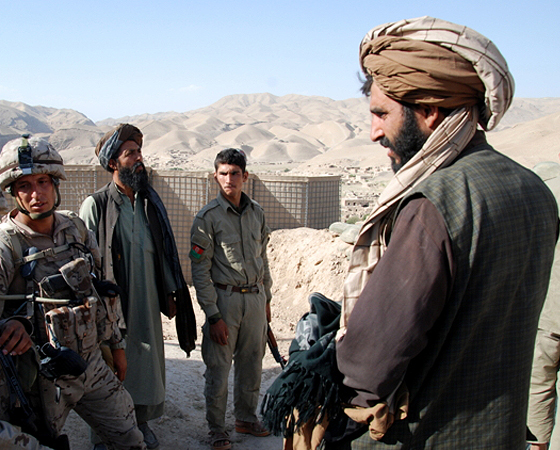 Unos 18 mil traductores han sido amenazados de muerte y tramitan una visa para salir de Afganistán. 