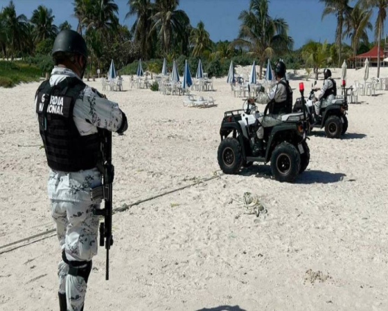 Los militares resguardan la seguridad en los balnearios que son atracciones visitadas por los turistas.