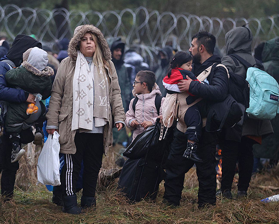 Los migrantes son enviados a la frontera polaca a desestabilizar, provocando una tensa situación.