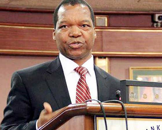 El gobernador del Banco de la Reserva de Zimbabue, John Mangudya, cree que la moneda funcionará en la medida que loas tiendas tengan cambio. 