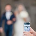 Joven arruina momento emotivo en una boda y fotógrafa viraliza su enojo