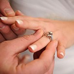 Anillo de compromiso genera curiosa historia en redes sociales: ¿Pareja vendió su casa para comprarlo?