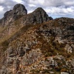 Video muestra cómo lanzan piedras a un precipicio y se devuelven: ¿Cómo se explica esto?