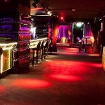 La broma se volvió viral: Mujer invitó a un amigo a un club nocturno que en realidad era algo muy diferente