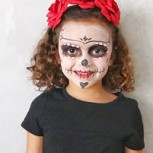 Una madre hace disfraces a muy bajo costo para que su hija use en Halloween: Resultados sacan aplausos