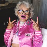 Conoce las coloridas y alegres fotos que comparte una abuela de 91 años: Tiene más de 4 millones de seguidores