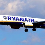 Pasajeros de aerolínea lloran y rezan en medio de fuertes turbulencias durante tormenta