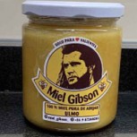 “Miel Gibson”: Batalla por el registro de la marca continúa con nueva y polémica involucrada