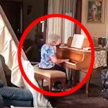 Conmovedor video: Mujer es grabada tocando piano en medio de su casa destruida en Beirut