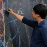 Profesor de dibujo se vuelve viral por los impresionantes detalles que logra del cuerpo humano