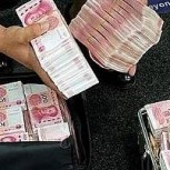 Un hombre millonario de China retiró más de 780 mil dólares en efectivo y pidió que sean contados a mano