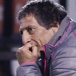 ¿Qué debe hacer la UC ante el bajísimo rendimiento de Mario Salas? Hinchas piden su salida