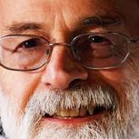 Columna: Mi deuda con Terry Pratchett, adiós al creador de Mundodisco