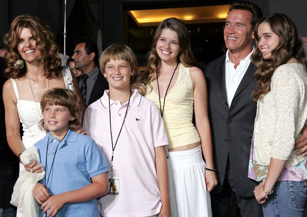 Arnold Schwarzenegger junto a su esposa, María Shriver, y sus cuatro hijos.