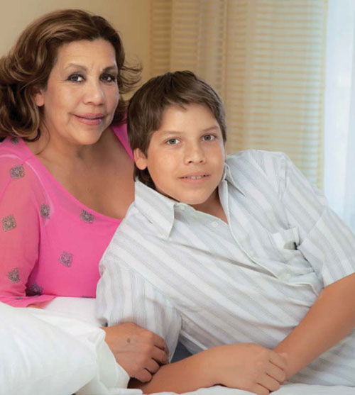 Mildred Baena junto a su hijo Joseph, el niño que tuvo con el actor Arnold Schwarzenegger.