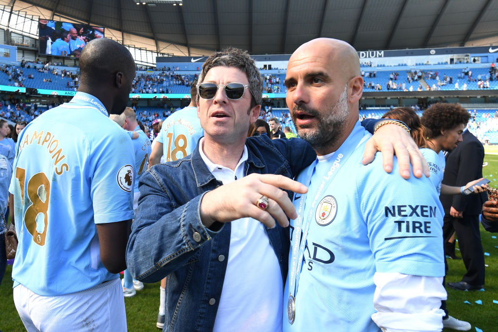 Noel Gallagher junto al actual técnico del Manchester City, Joseph "Pep" Guardiola.