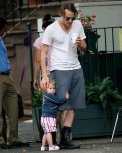 Heath Ledger with his daughter Matilda in Brooklyn, 2007