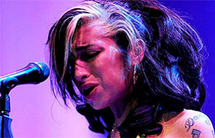 Los tristes recuerdos que dej&oacute; el &uacute;ltimo concierto de Amy Winehouse: Vea el video y las fotos