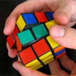 Cubo Rubik tiene nuevo récord infantil: Niño lo armó en 11 segundos