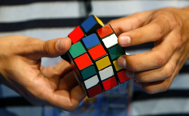 Jugar juegos de computadora El aparato aparato El cubo de Rubik: el famoso rompecabezas que revolucionó los años 80' -  Guioteca