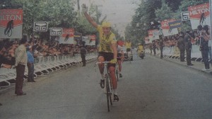 José Antonio Avendaño ganando la etapa Curicó-Rengo-Curicó en la Vuelta a Chile 1984