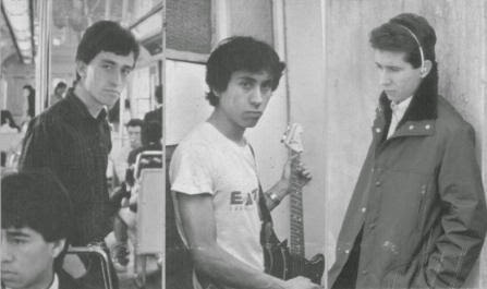 Foto interior del disco "Pateando Piedras":  de izquierda a derecha aparecen el vocalista, tecladista, bajista y compositor Jorge González; el guitarrista Claudio Narea y el baterista Miguel Tapia.