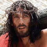 ¿Qué fue de Robert Powell, el recordado protagonista de “Jesús de Nazareth”? Así luce hoy