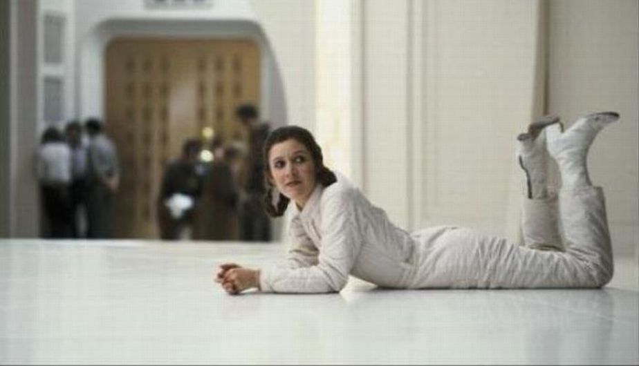 La actriz Carrie Fisher descansa durante una pausa del rodaje. 