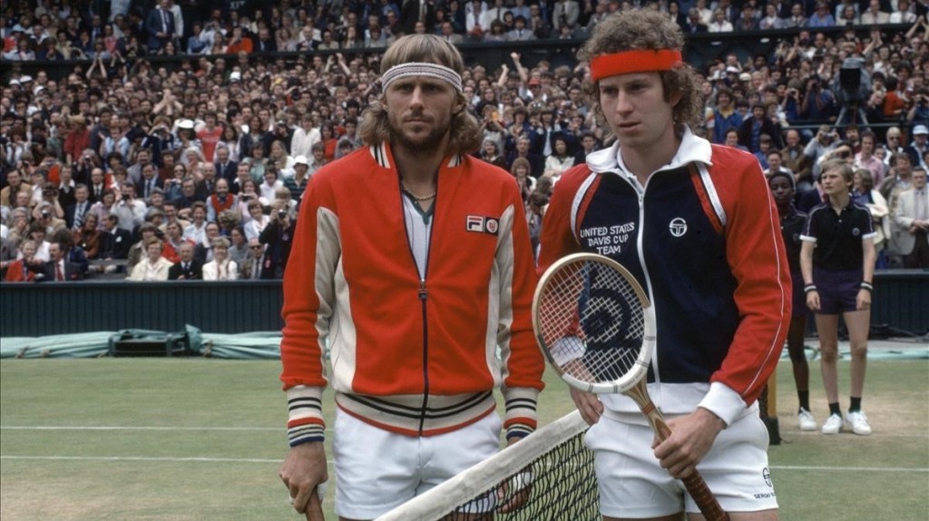 Los tenistas Bjorn Borg y John McEnroe, antes de disputar la legendaria final del torneo del Wimbledon en 1980.