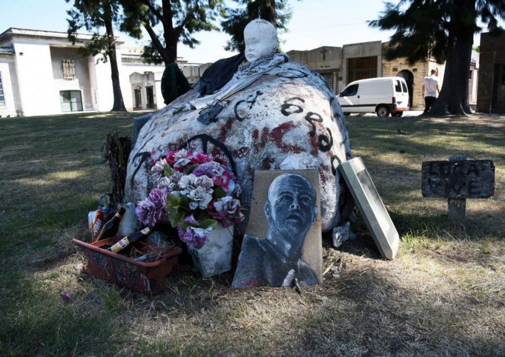 La tumba de Luca Prodan en el cementerio argentino de Avellaneda.