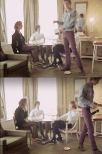 Harrison Ford (parado, de camisa celeste y pantalones color lila) haciendo labores de cámara para el grupo de The Doors durante el documental "The Soft Parade".