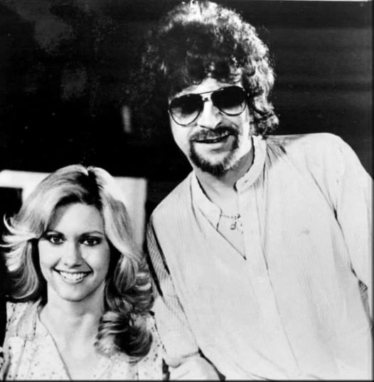 Olivia Newton John y Jeff Lynne, cantante, compositor y líder de la Electric Light Orchestra. 