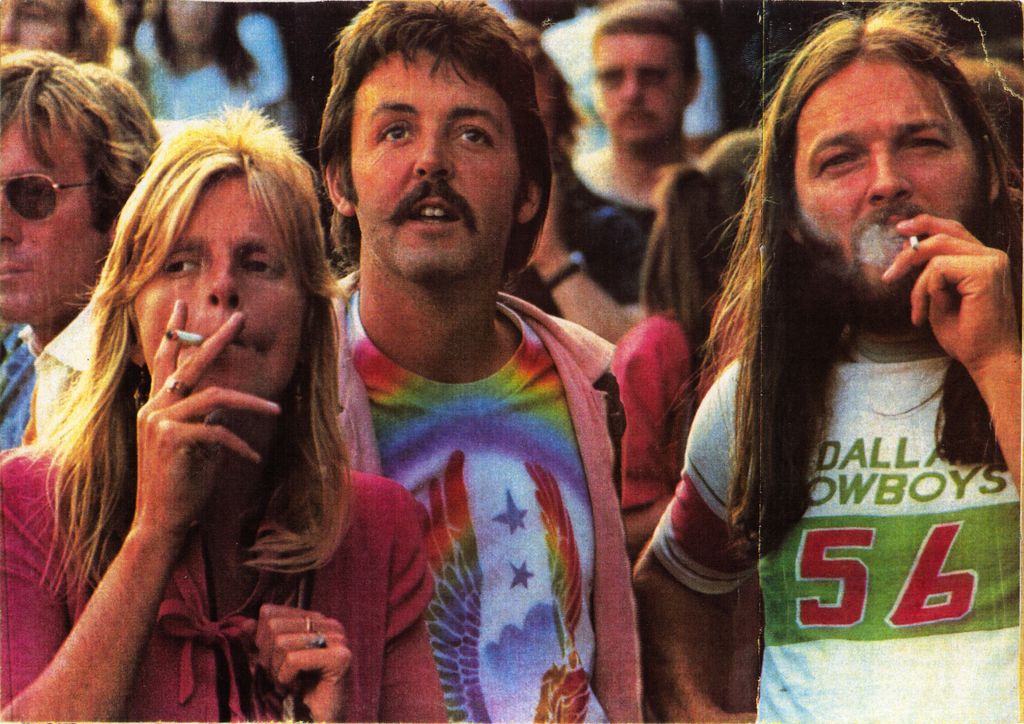 David Gilmour junto a Paul McCartney y su esposa Linda.