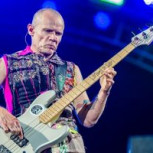 Flea, bajista de los Red Hot Chili Peppers, revela cómo la música lo salvó de ser un delincuente
