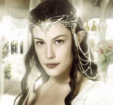 Liv Tyler interpretando a la elfo Rowen en la trilogía de "El Señor de los Anillos".