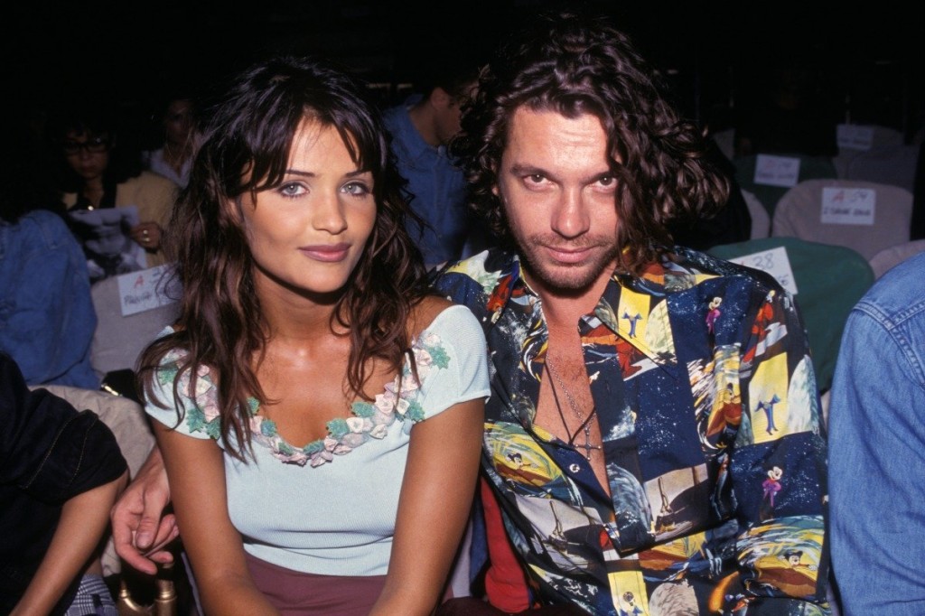 Michael Hutchence, a principios de los años 90', junto a su novia de entonces, Helena Christensen.